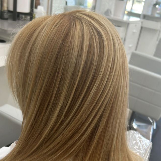 Blonde highlights blowout