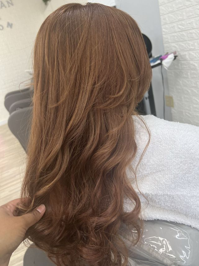 Caramel brown layered waves